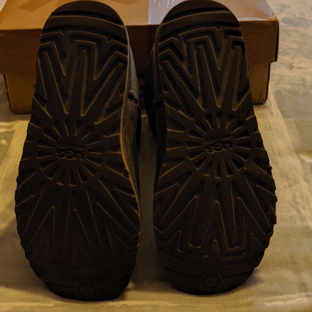 Boots - Picture 5 of 7